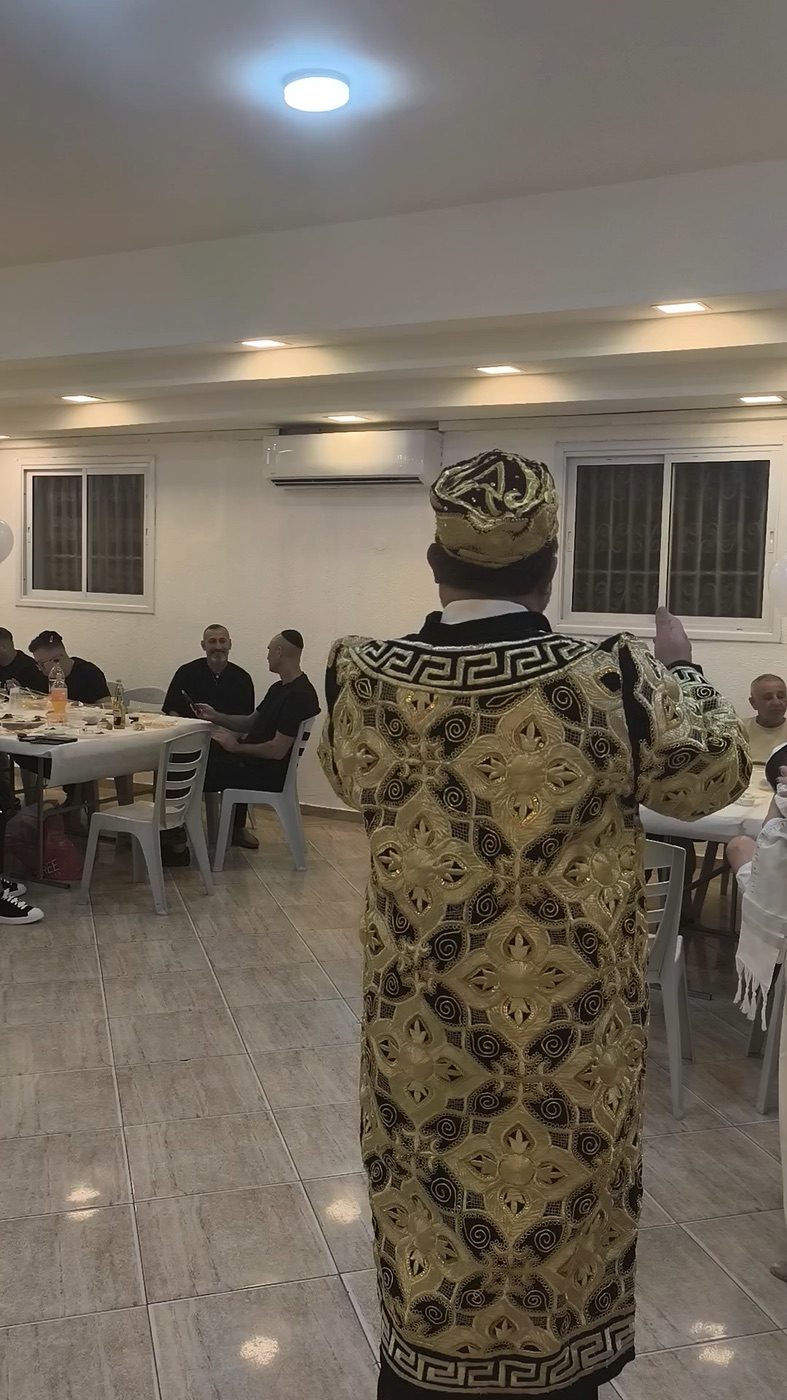 הרב אמיר מוביל טקס